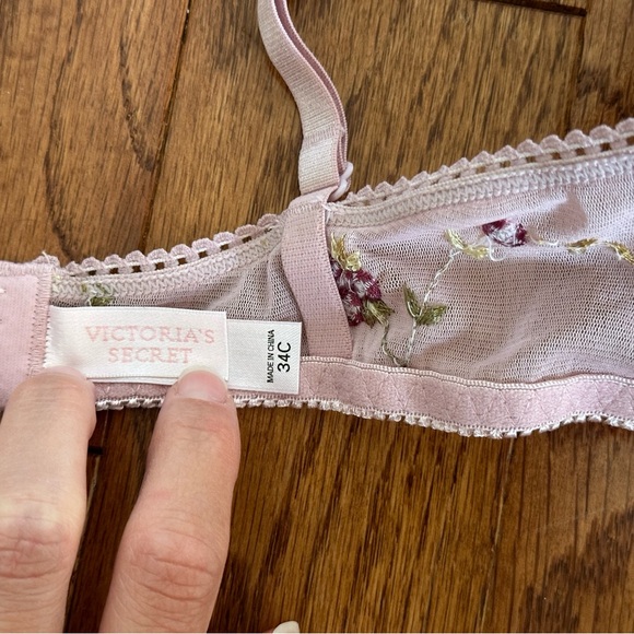 Victoria’s Secret Rare Flower Lace Bra - Picture 4 of 5